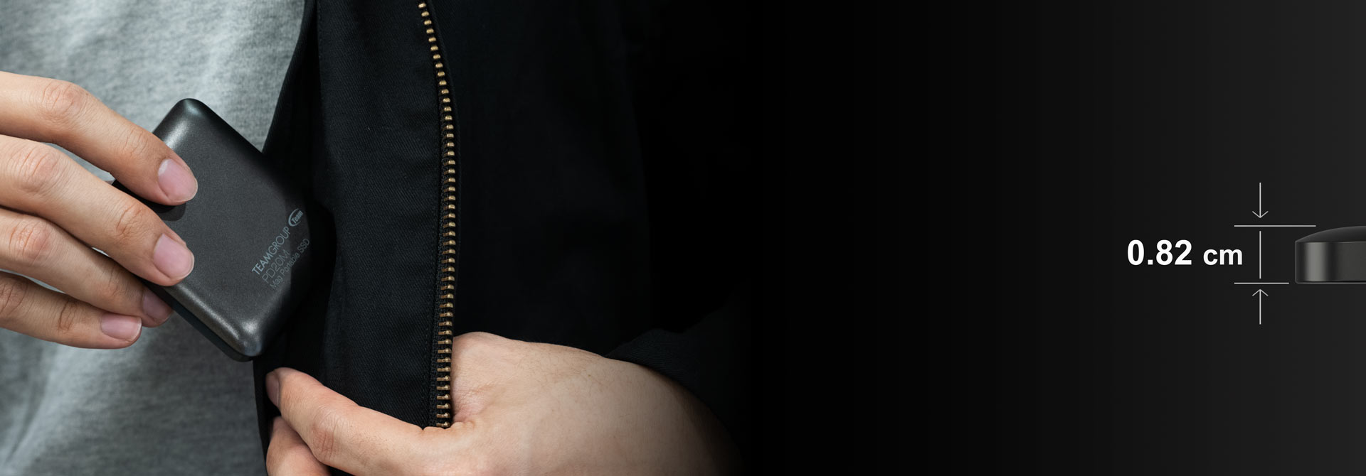 Ultra-Thin at 8.2 mm and Super Lightweight at 40 g Makes It Easy to Carry on the Go Ultra-Thin at 8.2 mm and Super Lightweight at 40 g Makes It Easy to Carry on the Go