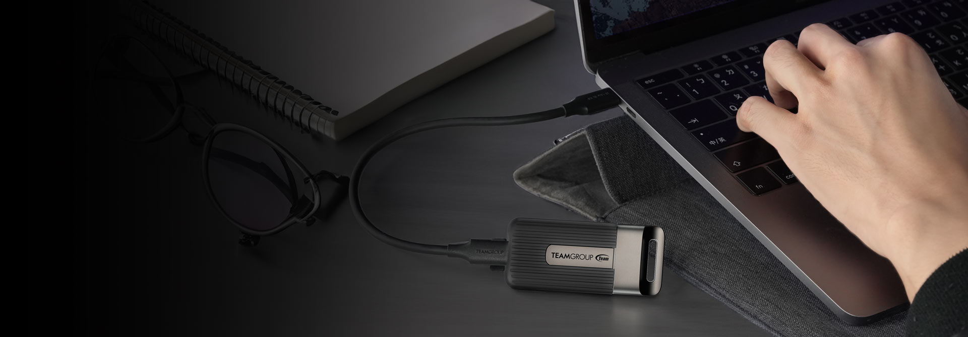High-Speed at 2,000MB/s Anytime and Anywhere High-Speed at 2,000MB/s Anytime and Anywhere