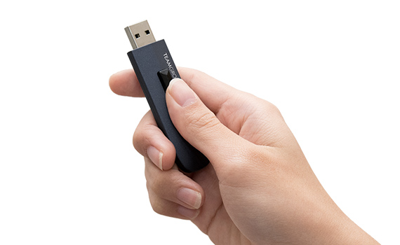 Effortless retractable design for flash drive Effortless retractable design for flash drive