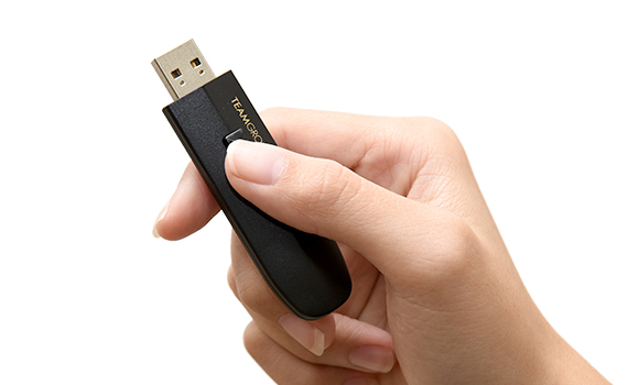 Retractable capless design Retractable capless design