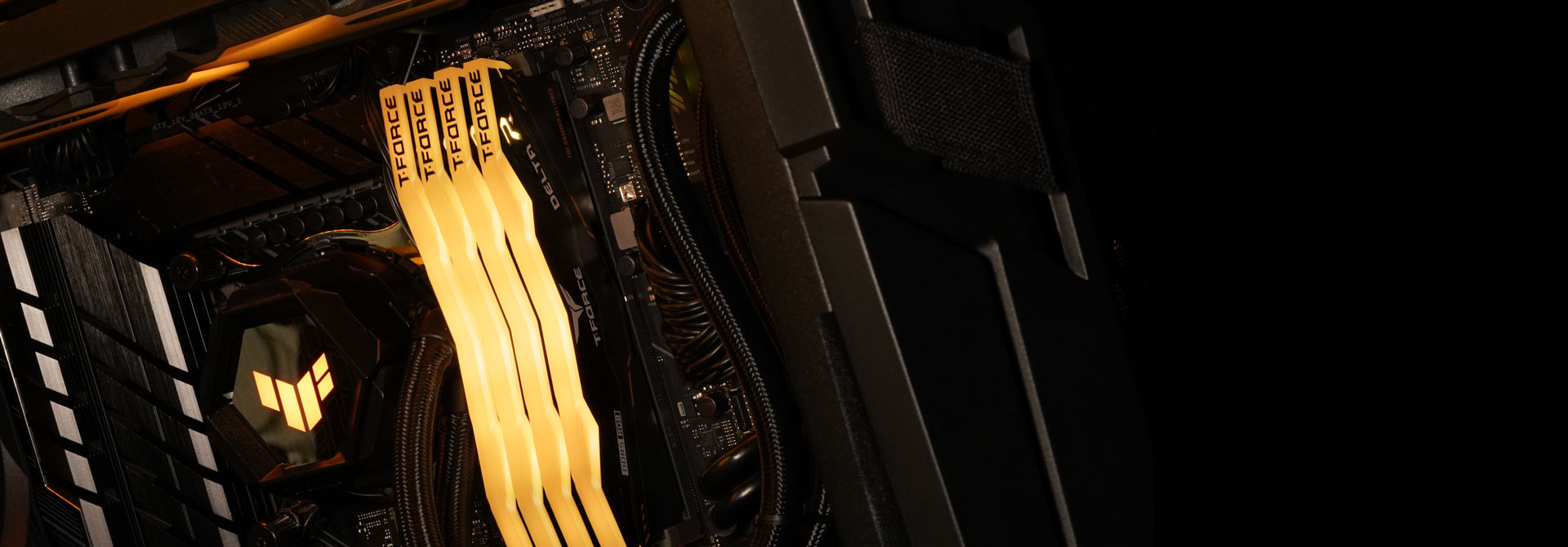 Supports ASUS Aura Sync for Sync Lighting Effects Supports ASUS Aura Sync for Sync Lighting Effects